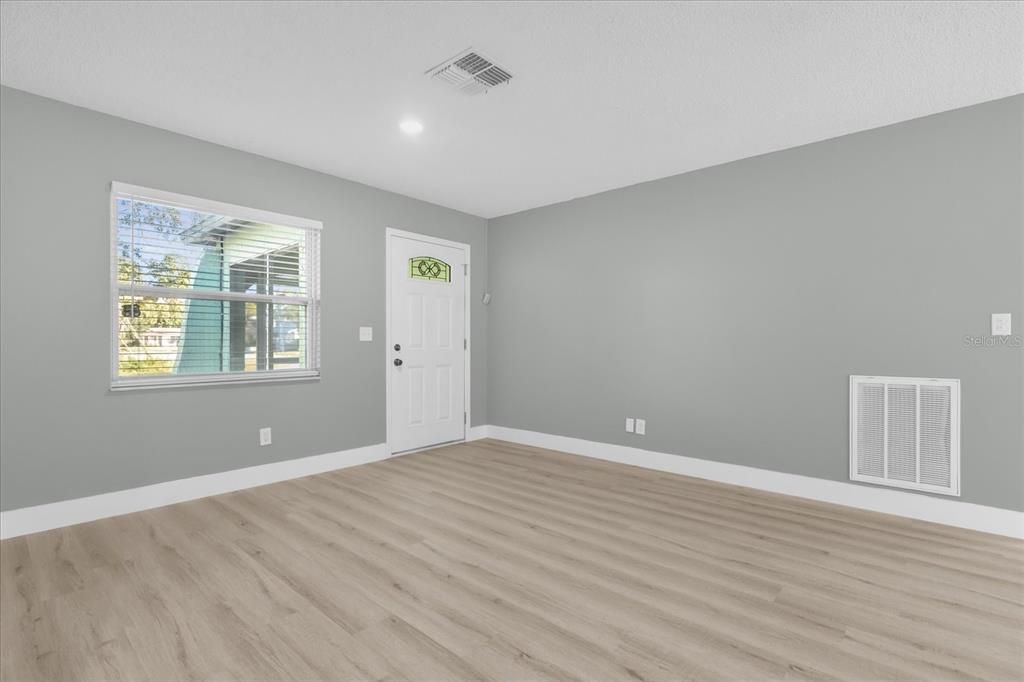 На продажу: $235,000 (2 спален, 1 ванн, 858 Квадратных фут)