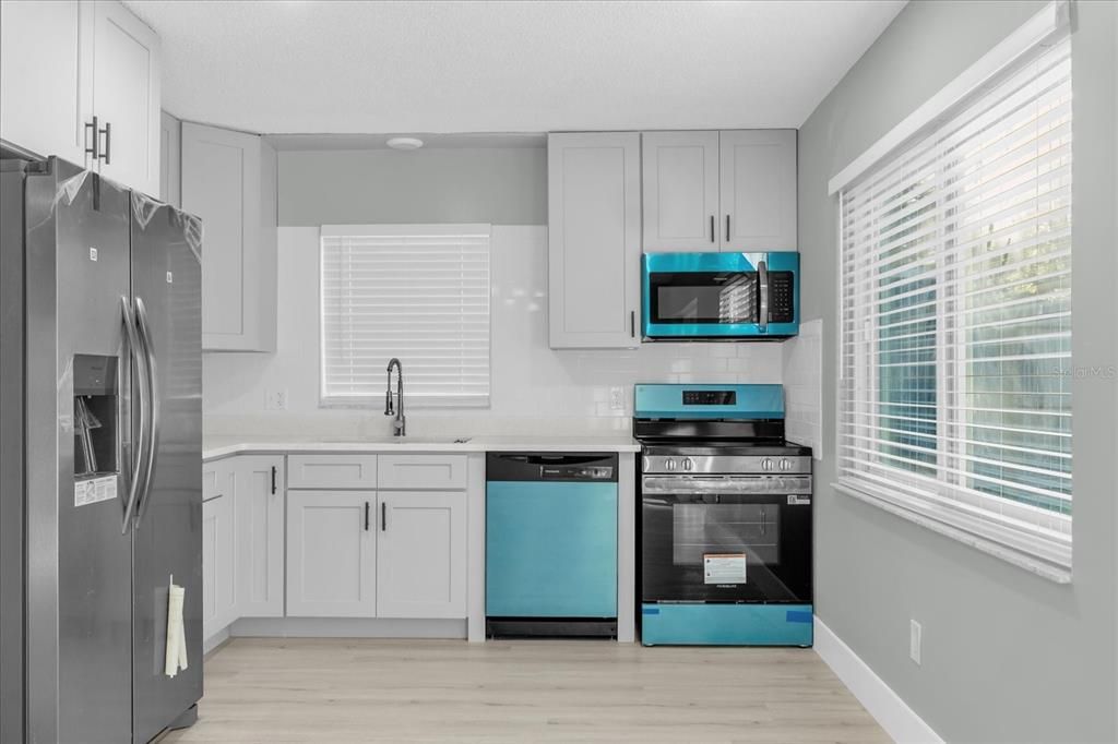 На продажу: $235,000 (2 спален, 1 ванн, 858 Квадратных фут)