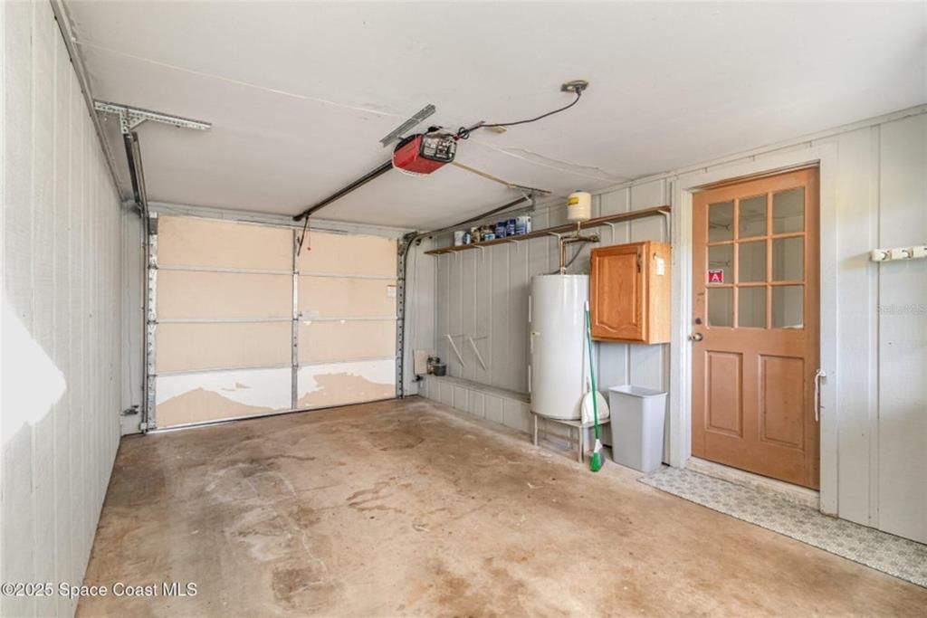 Active With Contract: $245,000 (2 beds, 2 baths, 1388 Square Feet)