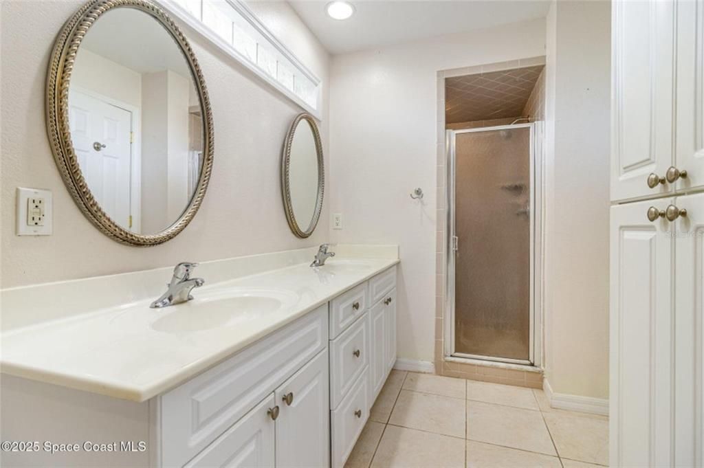 Active With Contract: $245,000 (2 beds, 2 baths, 1388 Square Feet)