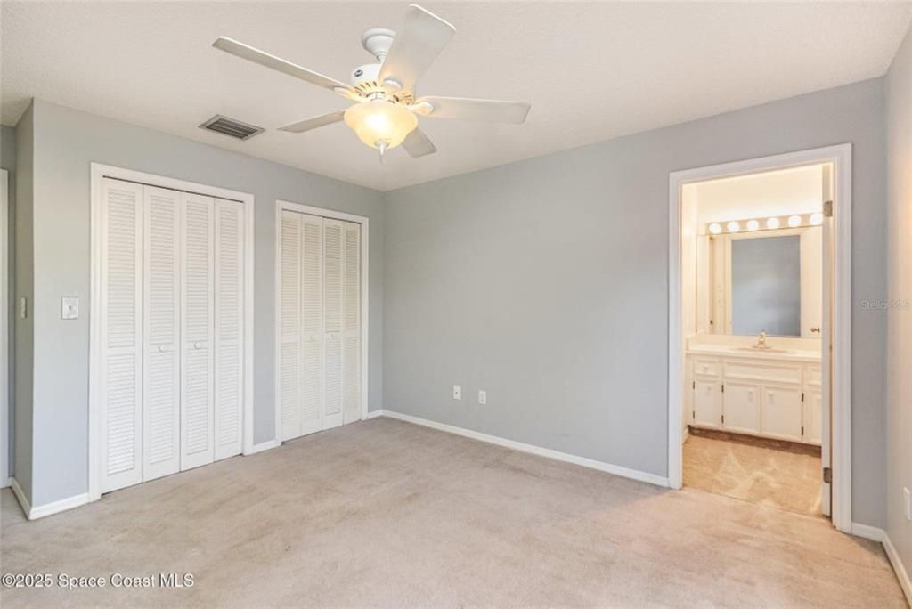 Active With Contract: $245,000 (2 beds, 2 baths, 1388 Square Feet)