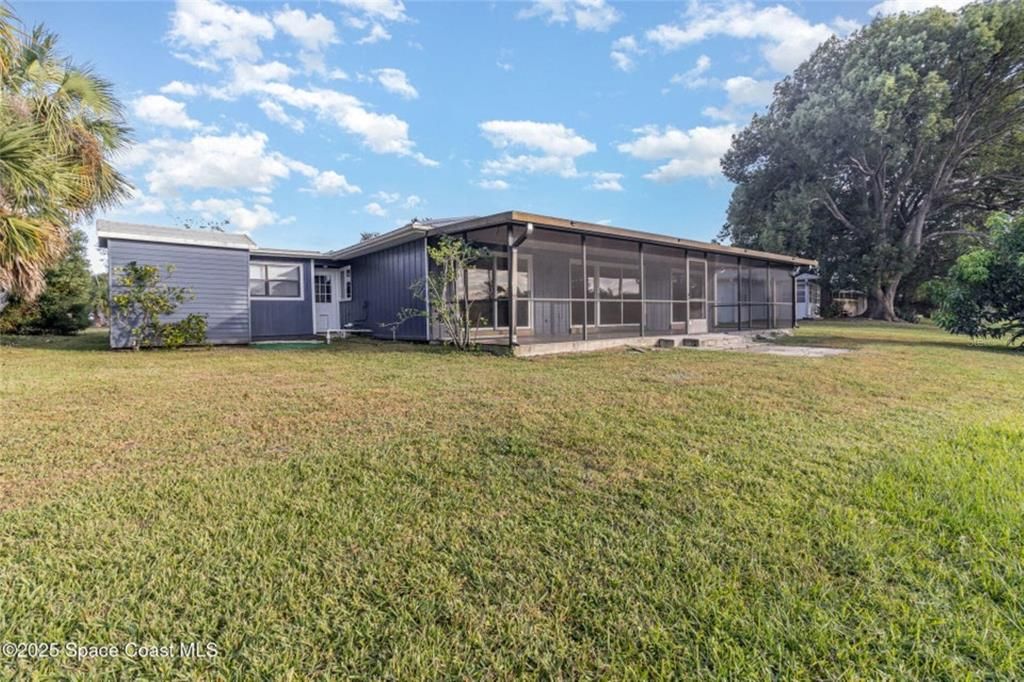 Active With Contract: $245,000 (2 beds, 2 baths, 1388 Square Feet)