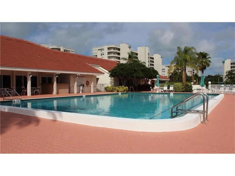 合同活跃: $575,000 (3 贝兹, 2 浴室, 1265 平方英尺)