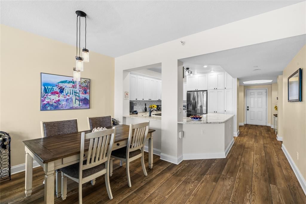 合同活跃: $575,000 (3 贝兹, 2 浴室, 1265 平方英尺)