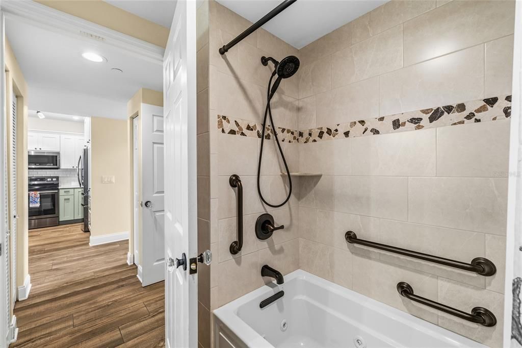 合同活跃: $575,000 (3 贝兹, 2 浴室, 1265 平方英尺)