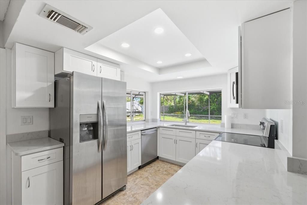 Activo con contrato: $335,000 (4 camas, 2 baños, 2128 Pies cuadrados)