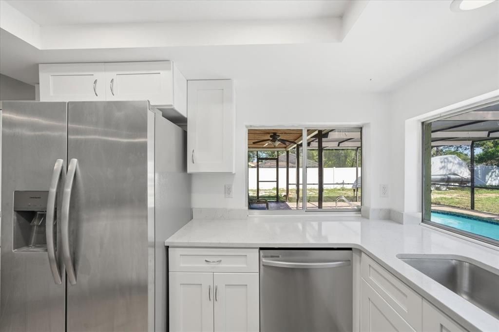 Activo con contrato: $335,000 (4 camas, 2 baños, 2128 Pies cuadrados)