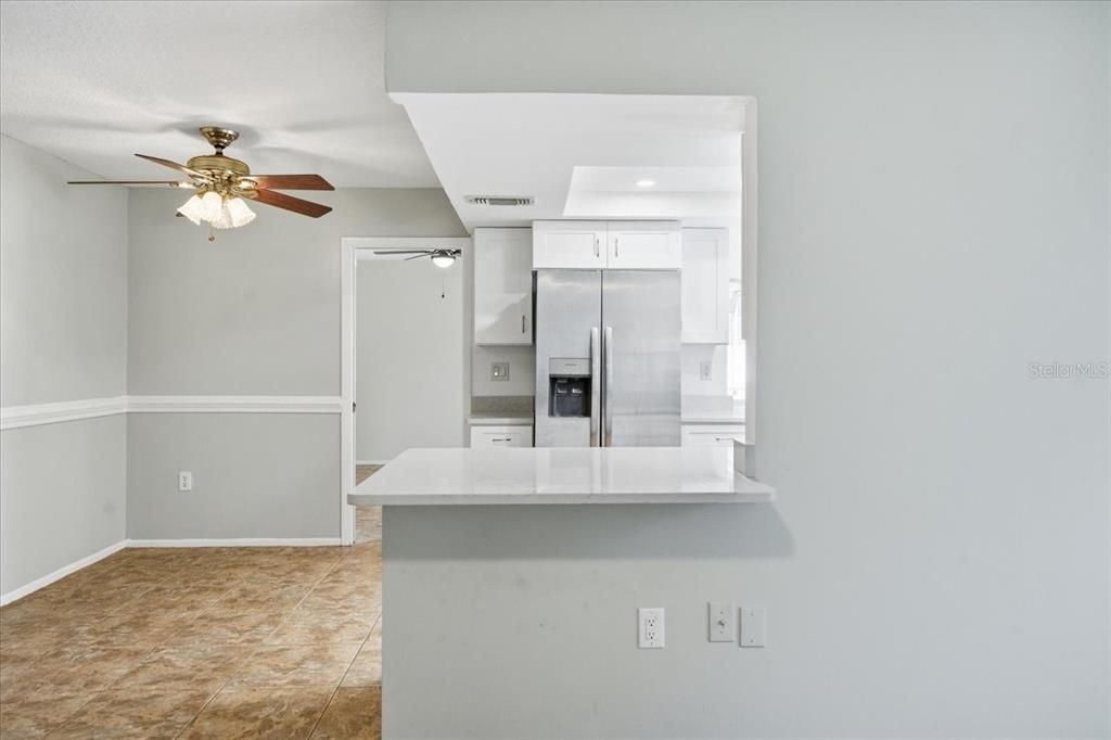 Activo con contrato: $335,000 (4 camas, 2 baños, 2128 Pies cuadrados)