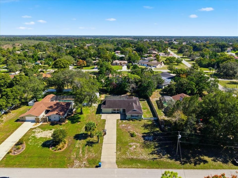 Activo con contrato: $335,000 (4 camas, 2 baños, 2128 Pies cuadrados)