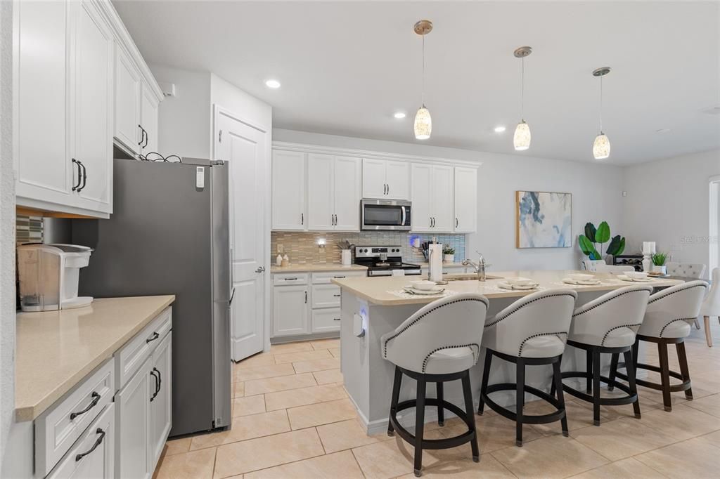 待售: $425,000 (5 贝兹, 3 浴室, 2885 平方英尺)