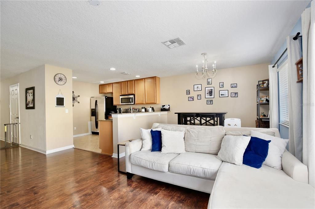 待售: $315,000 (2 贝兹, 2 浴室, 1344 平方英尺)