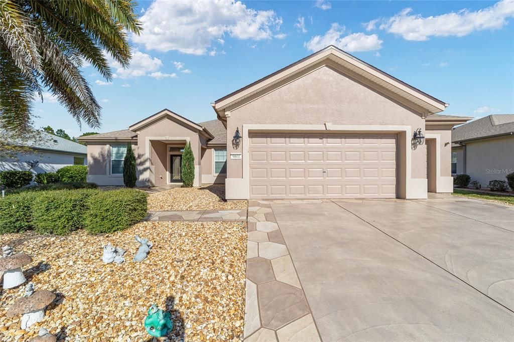 Active With Contract: $409,999 (3 beds, 2 baths, 1958 Square Feet)