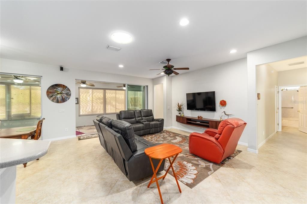 Active With Contract: $409,999 (3 beds, 2 baths, 1958 Square Feet)