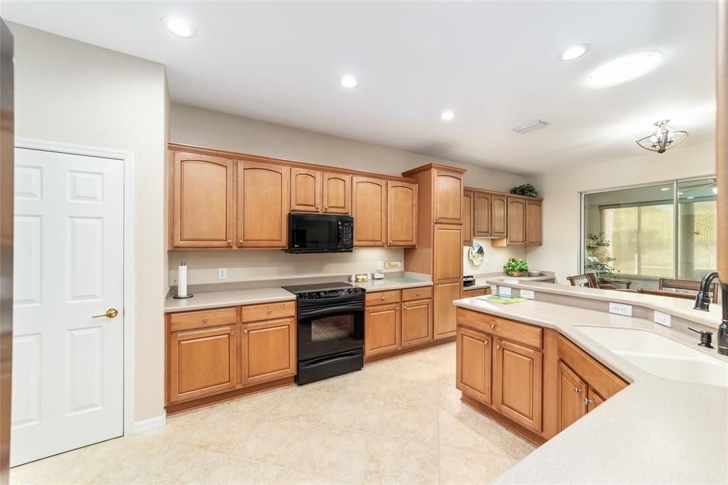 Active With Contract: $409,999 (3 beds, 2 baths, 1958 Square Feet)