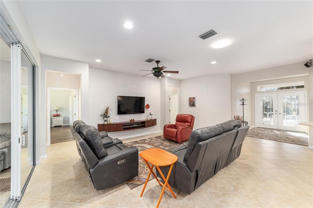 Active With Contract: $409,999 (3 beds, 2 baths, 1958 Square Feet)