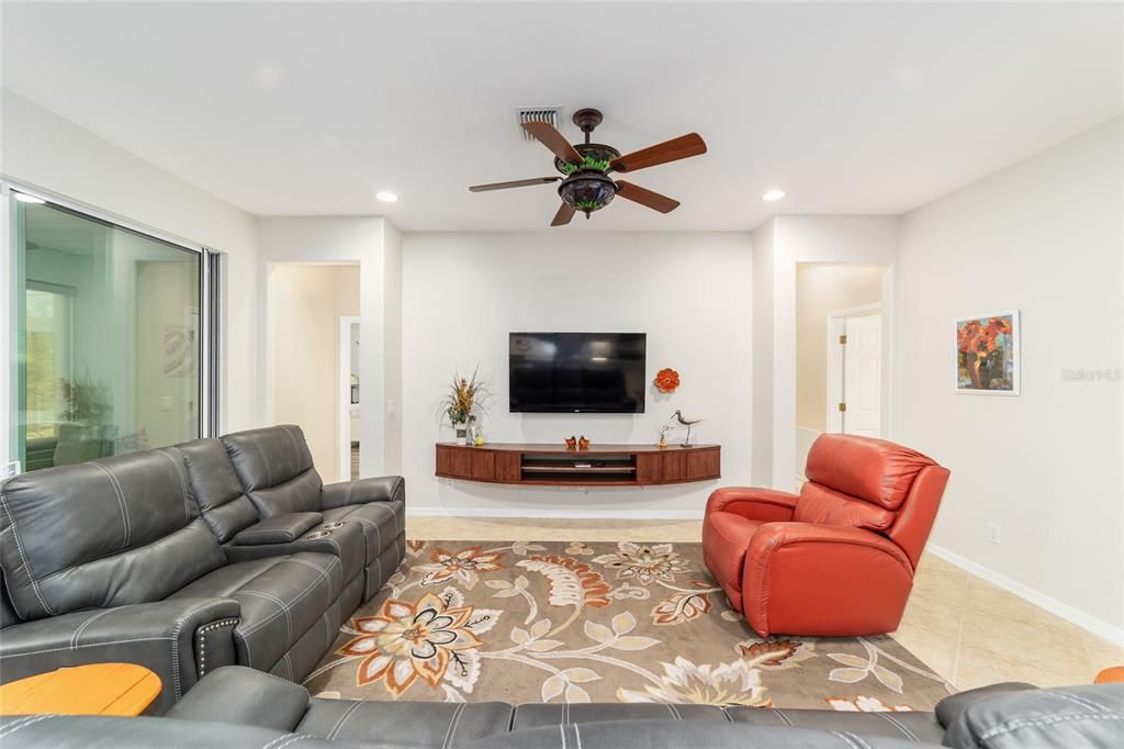 Active With Contract: $409,999 (3 beds, 2 baths, 1958 Square Feet)