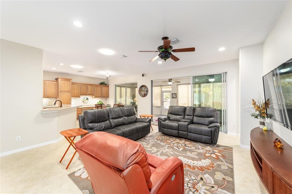 Active With Contract: $409,999 (3 beds, 2 baths, 1958 Square Feet)