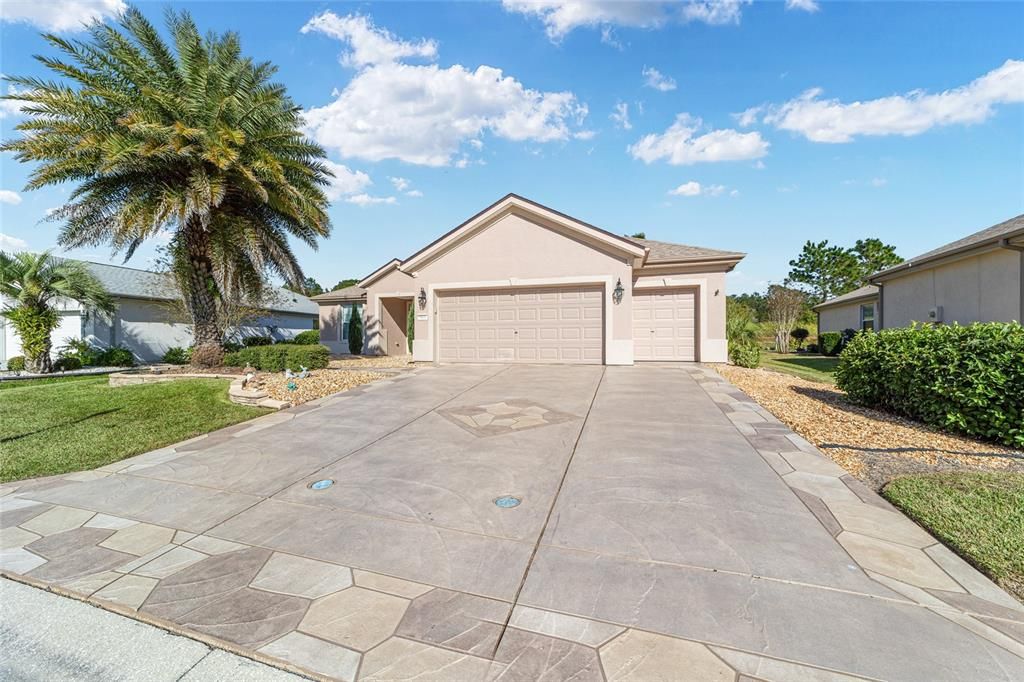Active With Contract: $409,999 (3 beds, 2 baths, 1958 Square Feet)