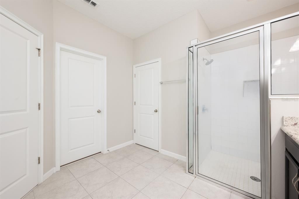 合同活跃: $360,000 (5 贝兹, 2 浴室, 2111 平方英尺)