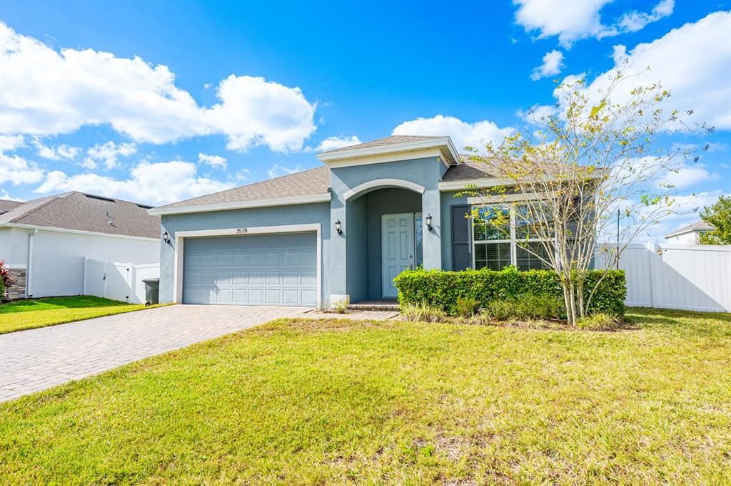 合同活跃: $360,000 (5 贝兹, 2 浴室, 2111 平方英尺)