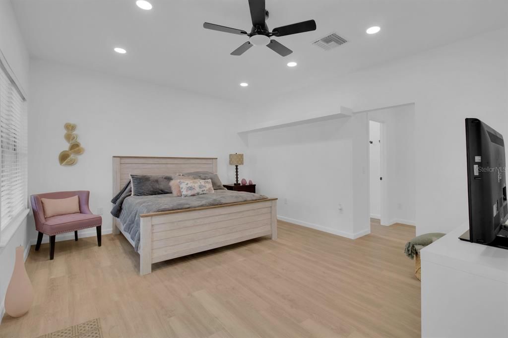 For Sale: $810,000 (4 beds, 3 baths, 2116 Square Feet)