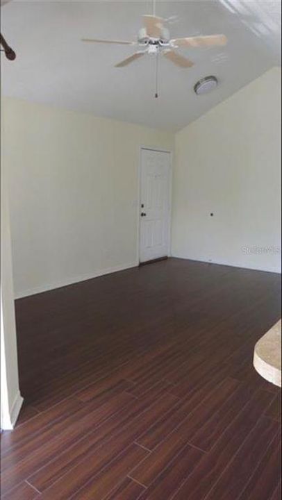 For Sale: $119,495 (1 beds, 1 baths, 673 Square Feet)