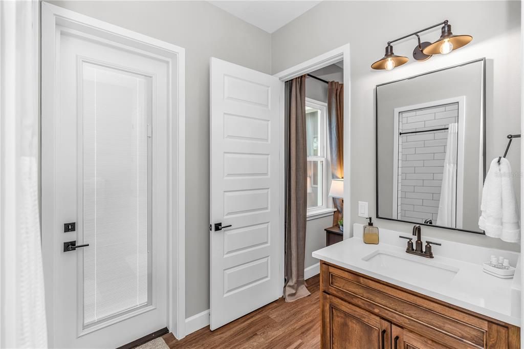 Под контрактом: $985,000 (4 спален, 4 ванн, 2870 Квадратных фут)