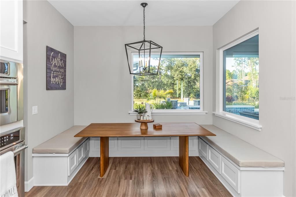 Под контрактом: $985,000 (4 спален, 4 ванн, 2870 Квадратных фут)