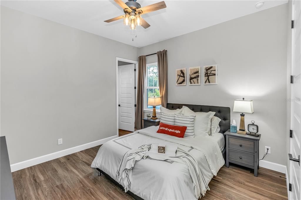 Под контрактом: $985,000 (4 спален, 4 ванн, 2870 Квадратных фут)