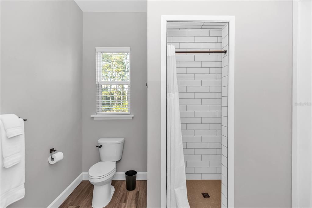 Под контрактом: $985,000 (4 спален, 4 ванн, 2870 Квадратных фут)