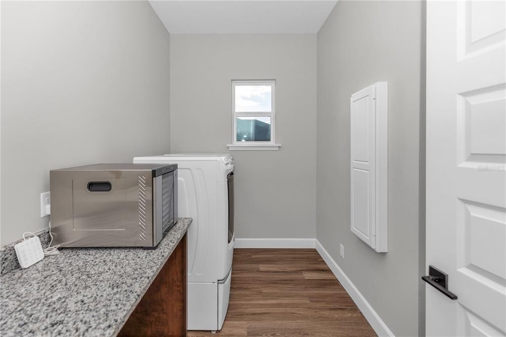 Под контрактом: $985,000 (4 спален, 4 ванн, 2870 Квадратных фут)