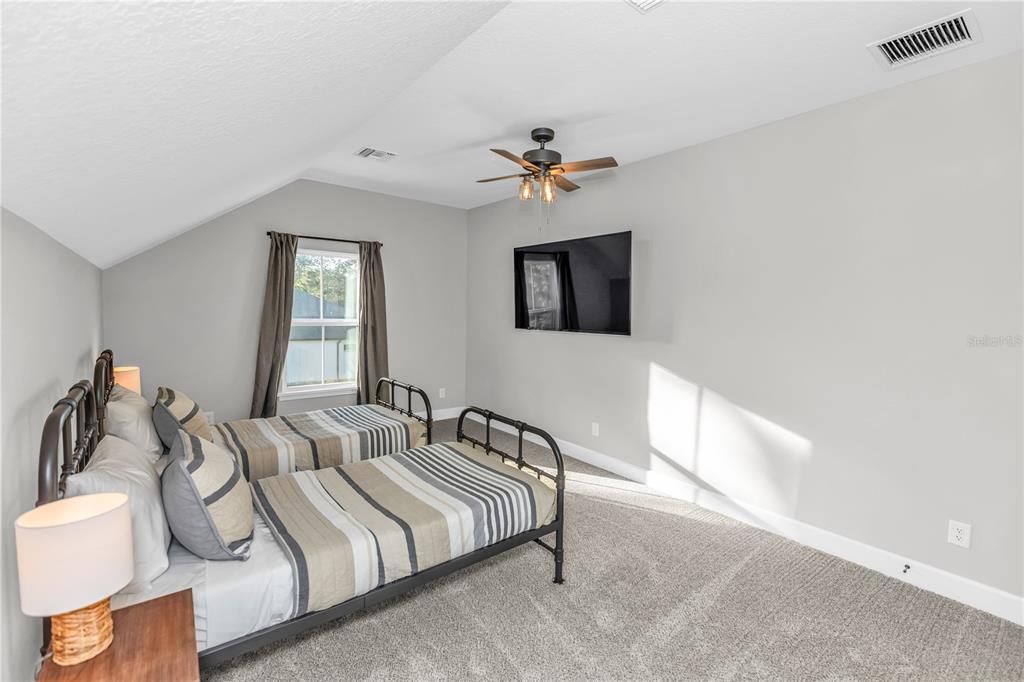 Под контрактом: $985,000 (4 спален, 4 ванн, 2870 Квадратных фут)