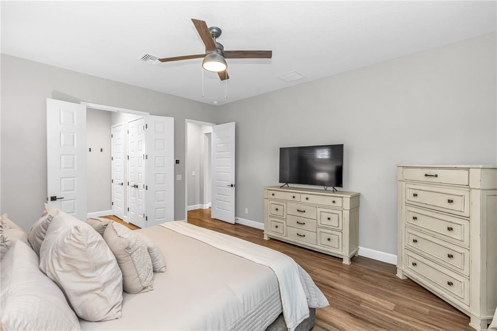 Под контрактом: $985,000 (4 спален, 4 ванн, 2870 Квадратных фут)