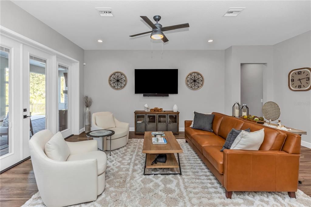 Под контрактом: $985,000 (4 спален, 4 ванн, 2870 Квадратных фут)