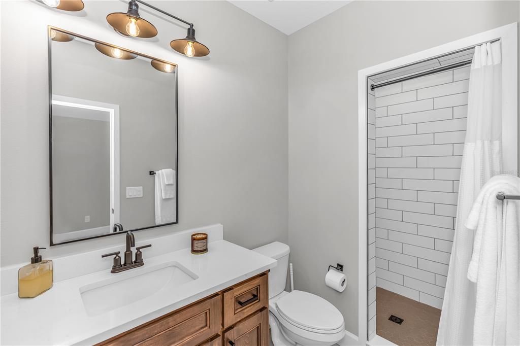 Под контрактом: $985,000 (4 спален, 4 ванн, 2870 Квадратных фут)