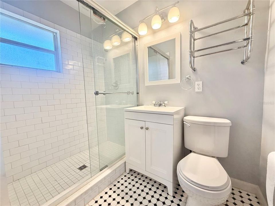 Active With Contract: $2,100 (3 beds, 2 baths, 1251 Square Feet)