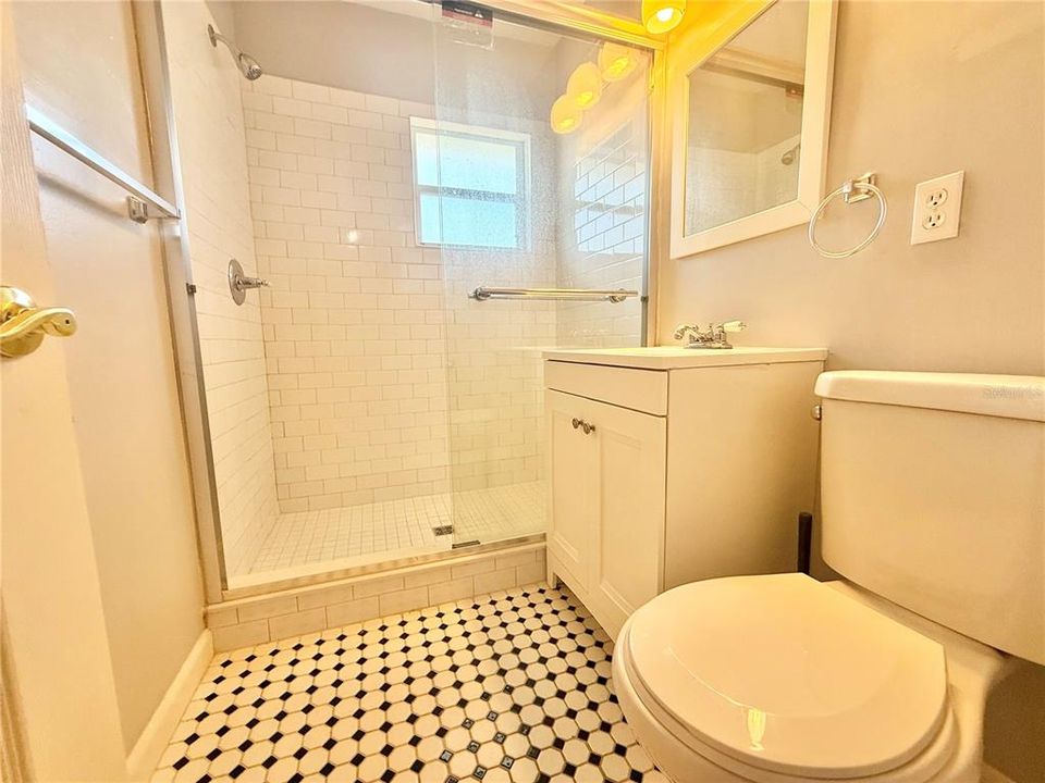 Active With Contract: $2,100 (3 beds, 2 baths, 1251 Square Feet)