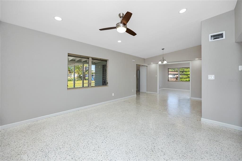 En Venta: $349,900 (2 camas, 1 baños, 982 Pies cuadrados)