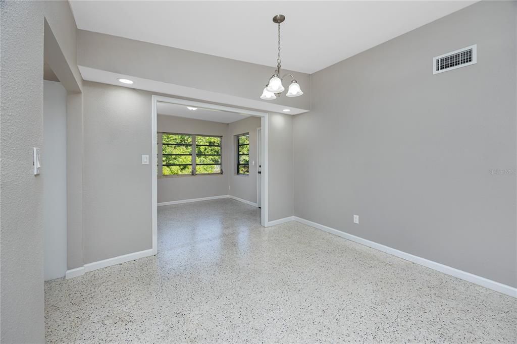 En Venta: $349,900 (2 camas, 1 baños, 982 Pies cuadrados)