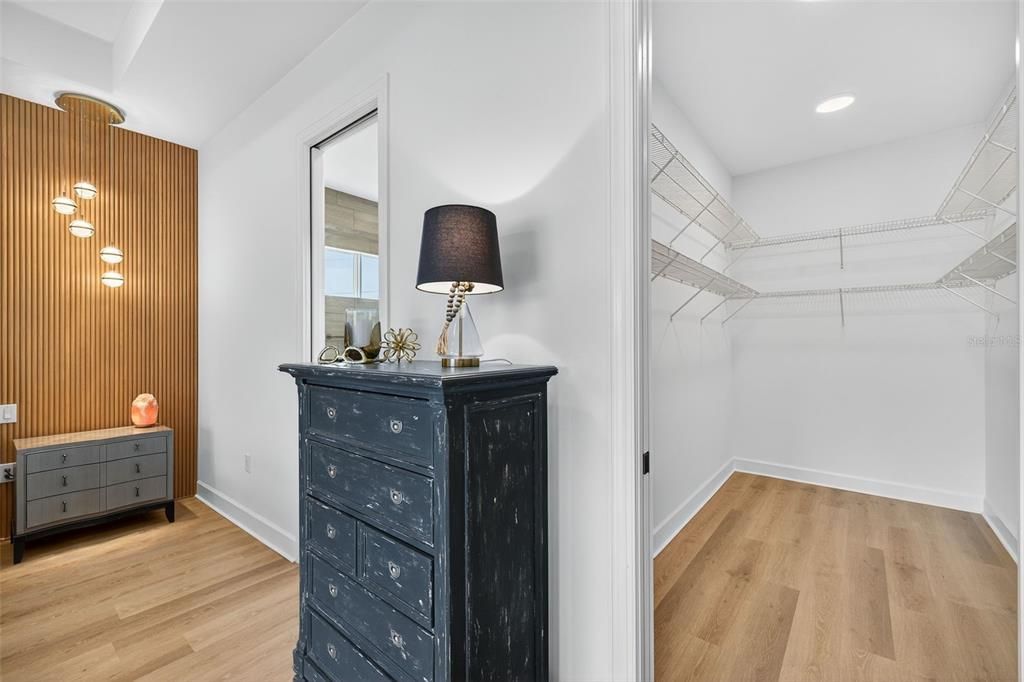 待售: $850,000 (4 贝兹, 2 浴室, 2850 平方英尺)