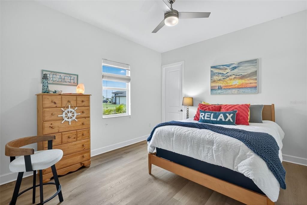 待售: $850,000 (4 贝兹, 2 浴室, 2850 平方英尺)