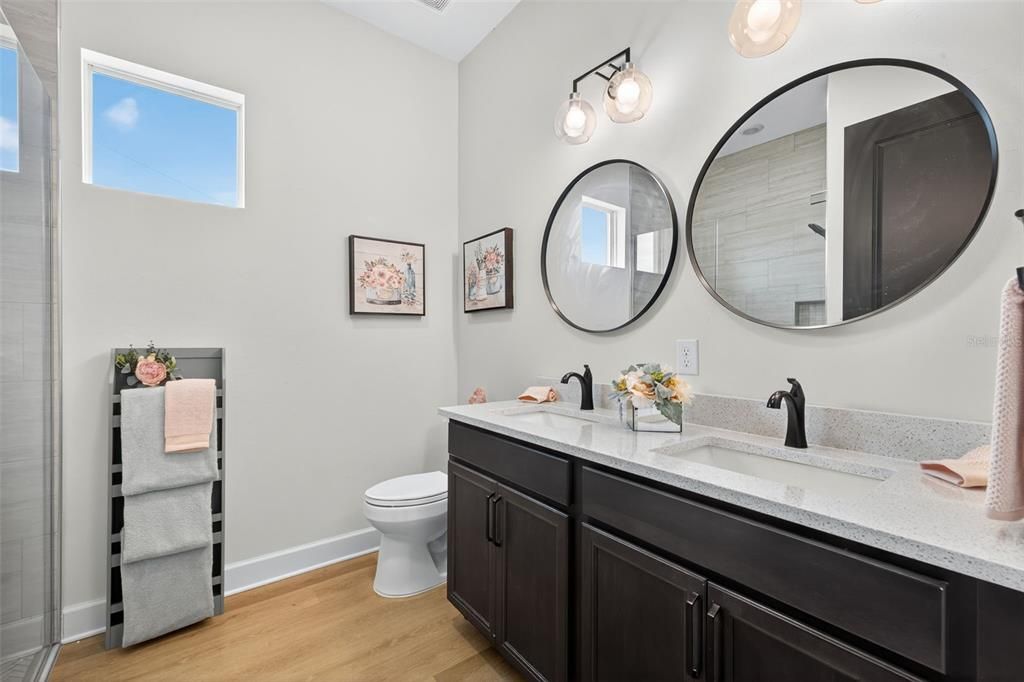 待售: $850,000 (4 贝兹, 2 浴室, 2850 平方英尺)