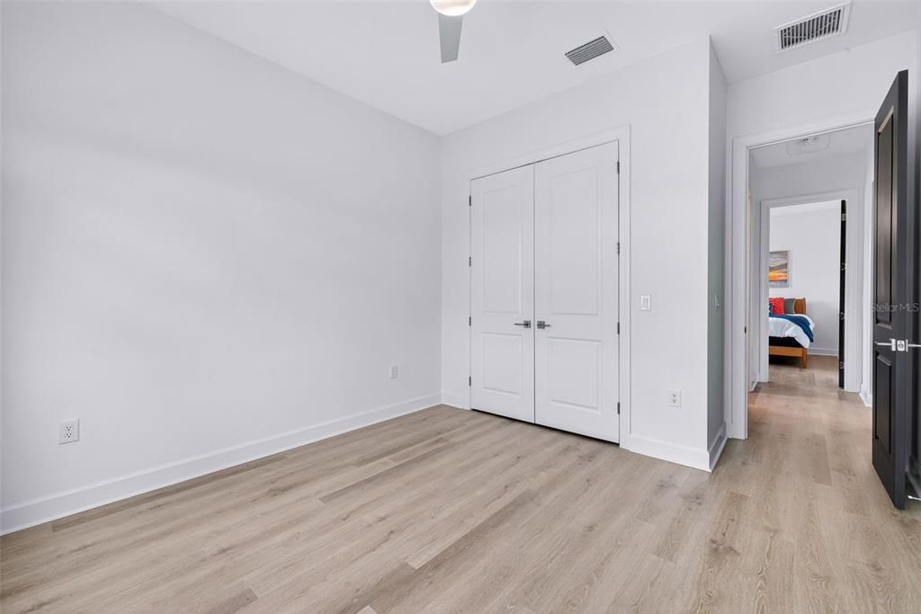 待售: $850,000 (4 贝兹, 2 浴室, 2850 平方英尺)