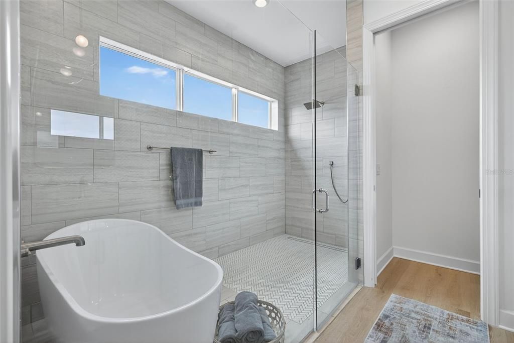 待售: $850,000 (4 贝兹, 2 浴室, 2850 平方英尺)