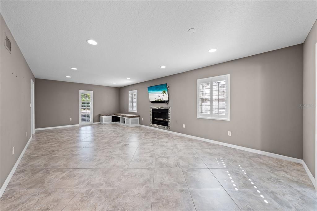 Active With Contract: $499,900 (4 beds, 3 baths, 2126 Square Feet)