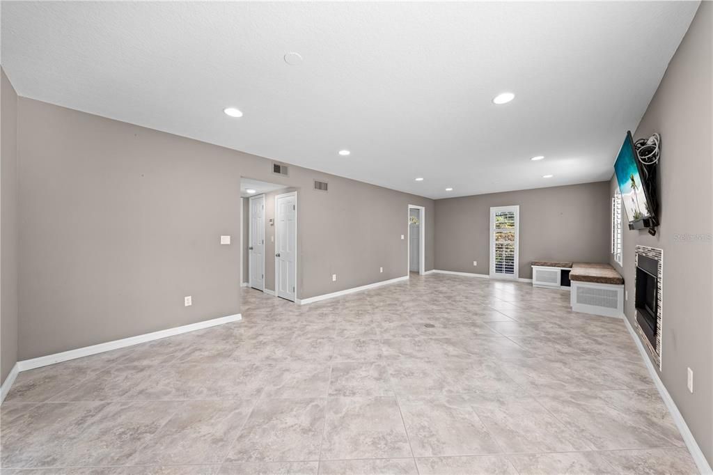 Active With Contract: $499,900 (4 beds, 3 baths, 2126 Square Feet)