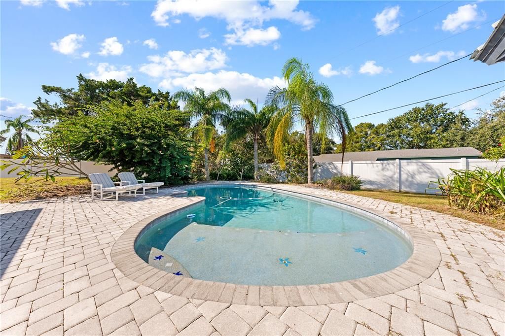 Active With Contract: $499,900 (4 beds, 3 baths, 2126 Square Feet)