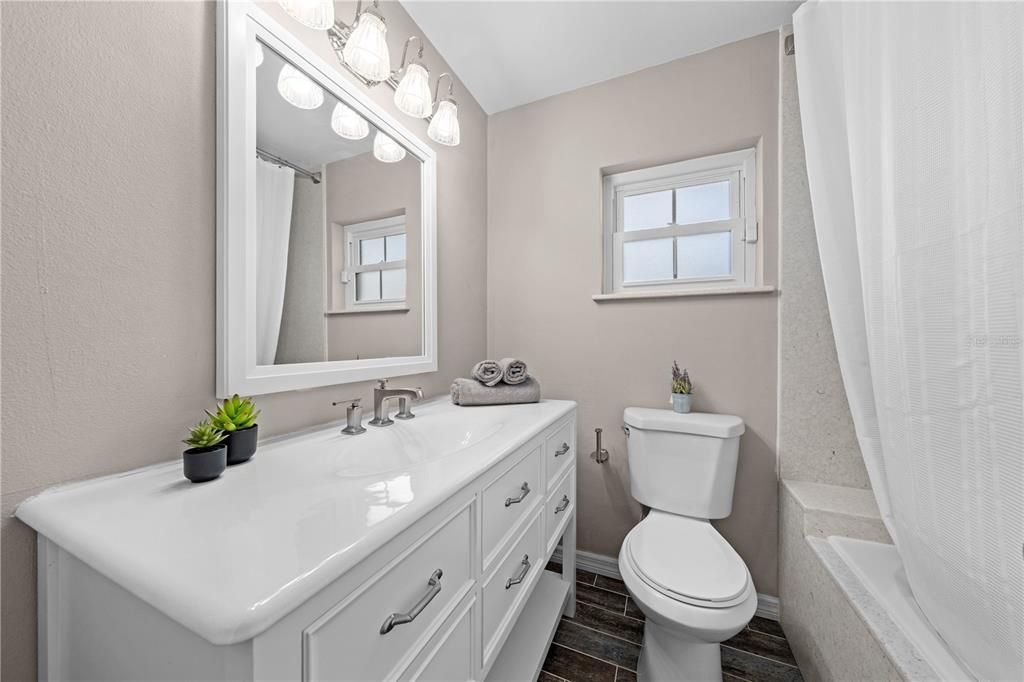 Active With Contract: $499,900 (4 beds, 3 baths, 2126 Square Feet)