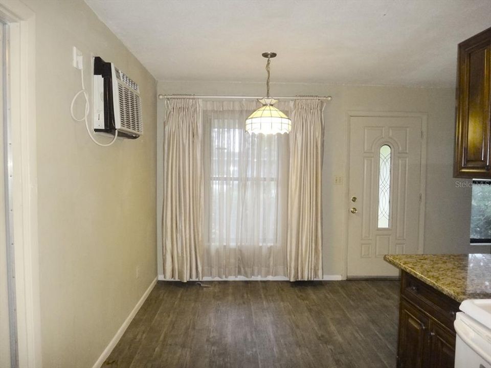 待售: $209,000 (3 贝兹, 1 浴室, 900 平方英尺)