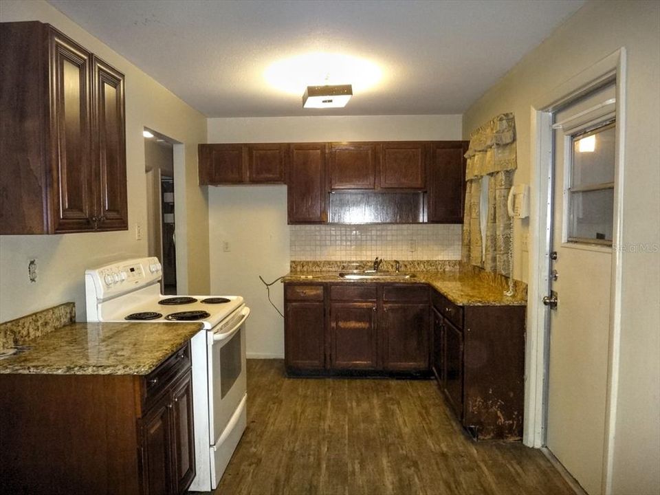 待售: $209,000 (3 贝兹, 1 浴室, 900 平方英尺)